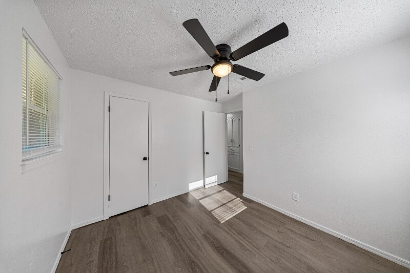 Building Photo - 3232 Parker Dr