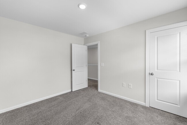 Building Photo - 2466 Hutch Ln