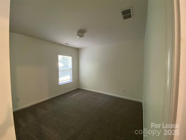 Building Photo - 9901 Hazelview Dr