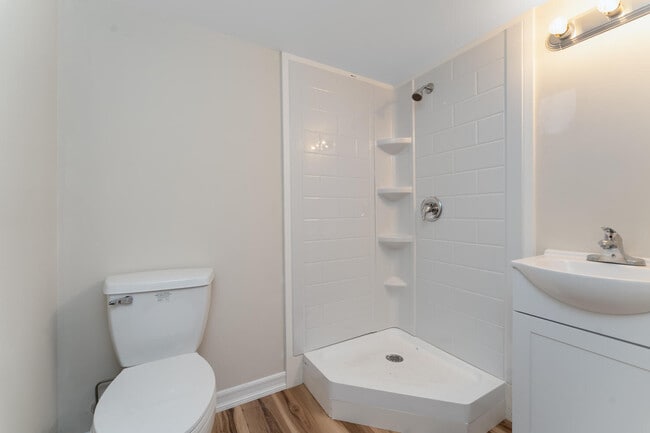 Building Photo - 4 Lingert Ave