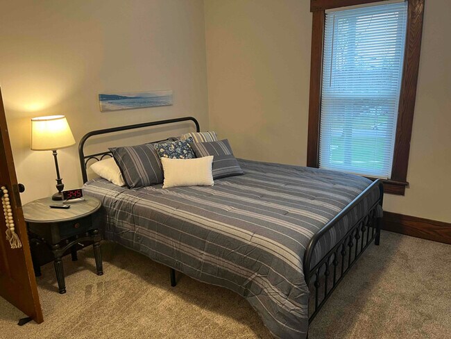 Building Photo - 1 W Church St