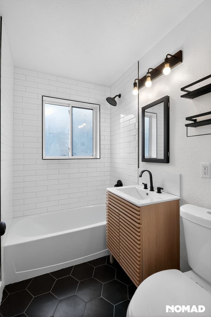 Building Photo - 1460 Elmira St