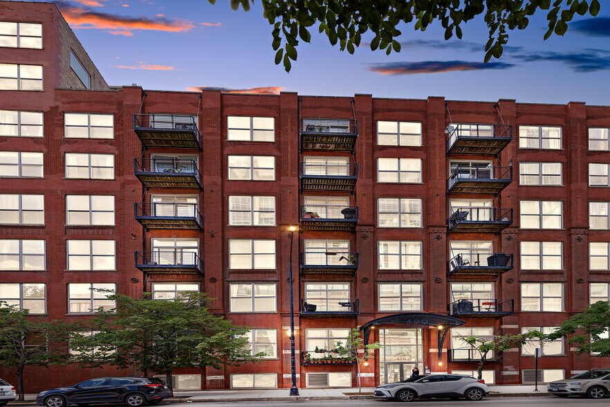 Building Photo - 420 S Clinton St