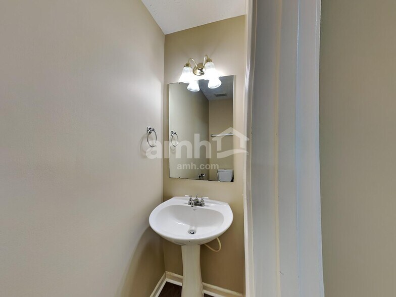 Building Photo - 1009 Legacy Ln SW