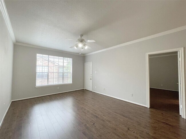 Building Photo - 2255 Braeswood Park Dr