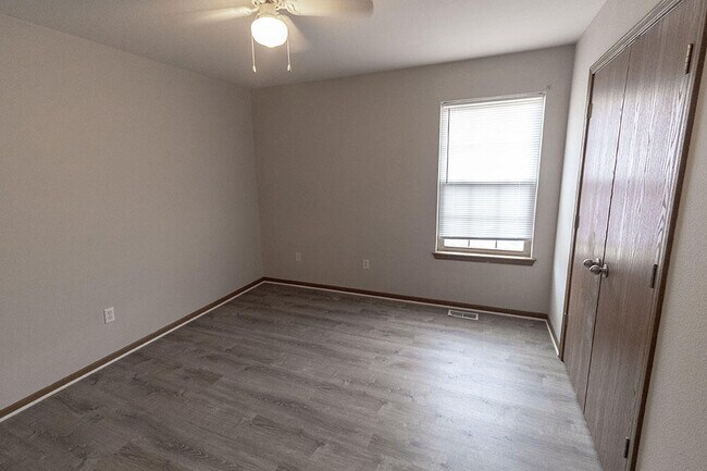 Building Photo - 2117 N Ballenger Ln