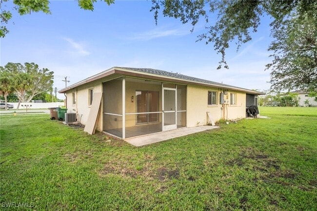 Building Photo - 4406 Santa Barbara Blvd