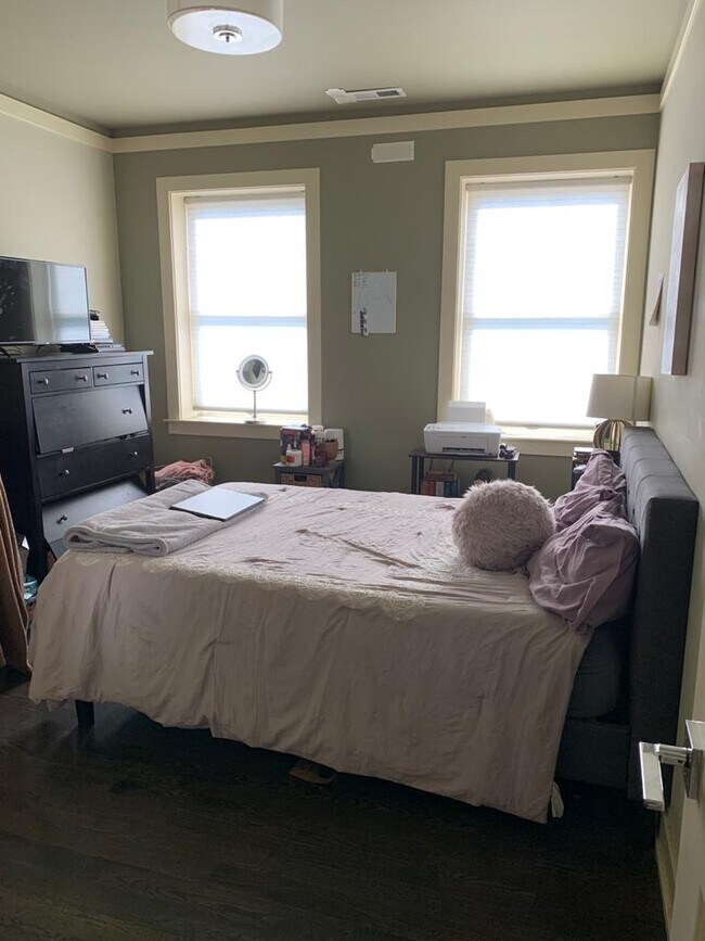 Building Photo - 4234 S Ellis Ave