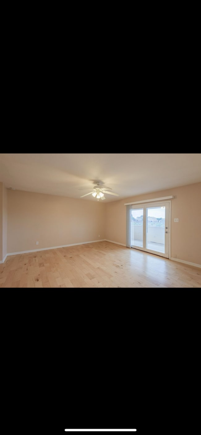Building Photo - 10417 La Paz Dr