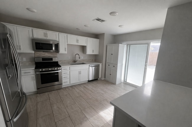 Building Photo - 71503 Sunflower Dr