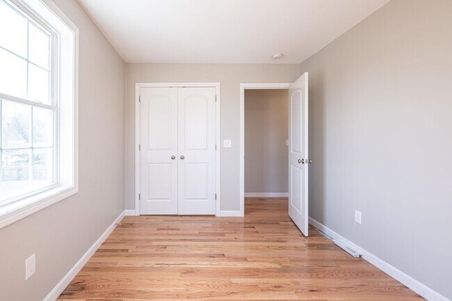 Building Photo - 49 Katharine St