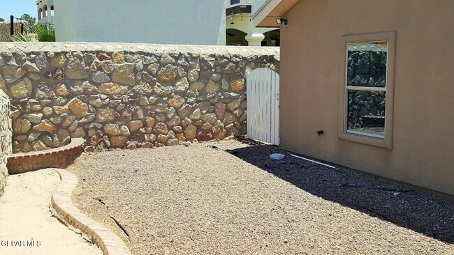 Building Photo - 11727 Dos Palmas Dr