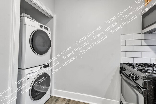 Building Photo - 105 Mariner St