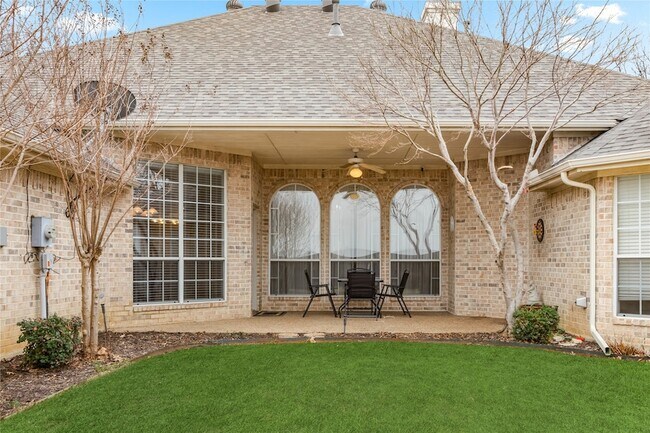 Building Photo - 118 W Greenbriar Ln