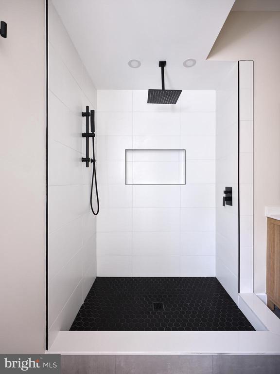 Building Photo - 32 S State St