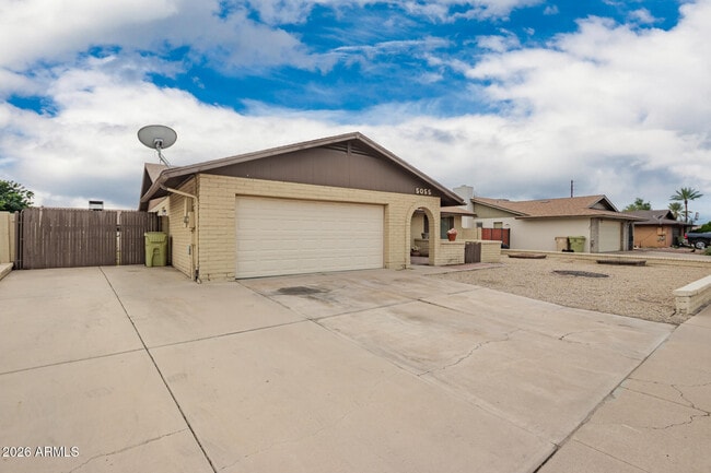 Building Photo - 5055 W Vogel Ave