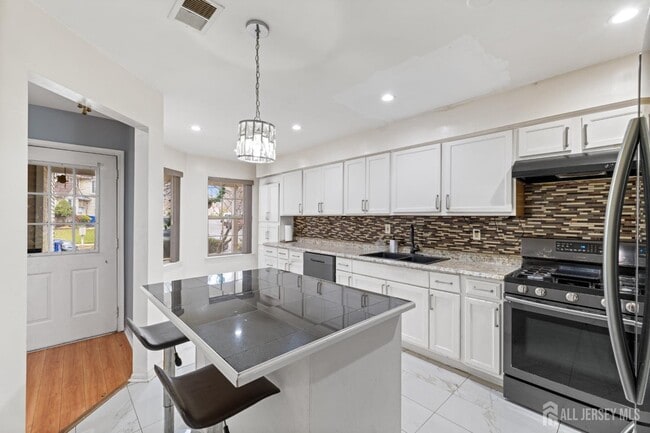 Building Photo - 155 Salem Rd