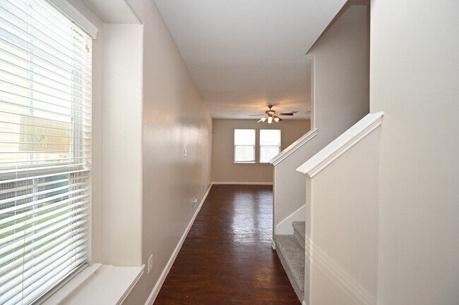 Building Photo - 6127 Yorkglen Manor Ln