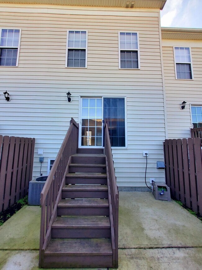 Building Photo - Charming 2 beds 2.5 baths in Columbus!