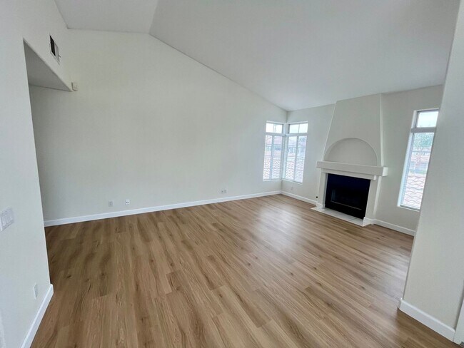 Building Photo - Gorgeous 3 bedroom 2 bath Rancho del Oro C...