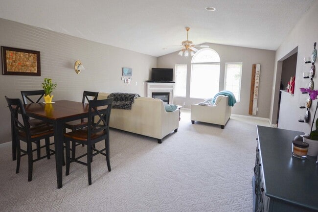 Building Photo - Private End-Unit Townhome with Walkout Basement