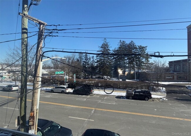 Building Photo - 142 W Boston Post Rd