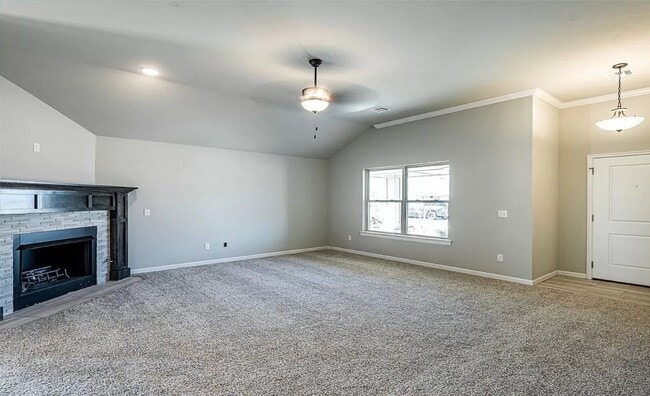 Building Photo - Beautiful 4 Bedroom Home 2 bathroom home!