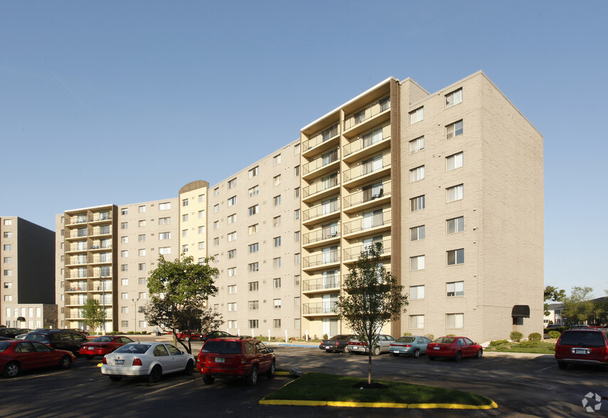 Primary Photo - Sky Gate Apartments