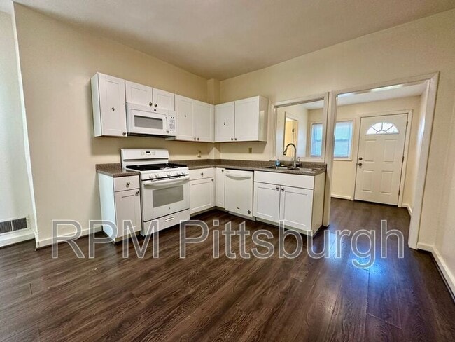 Building Photo - 826 Walbridge St