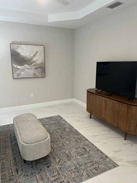 Building Photo - 15257 Zeno Way