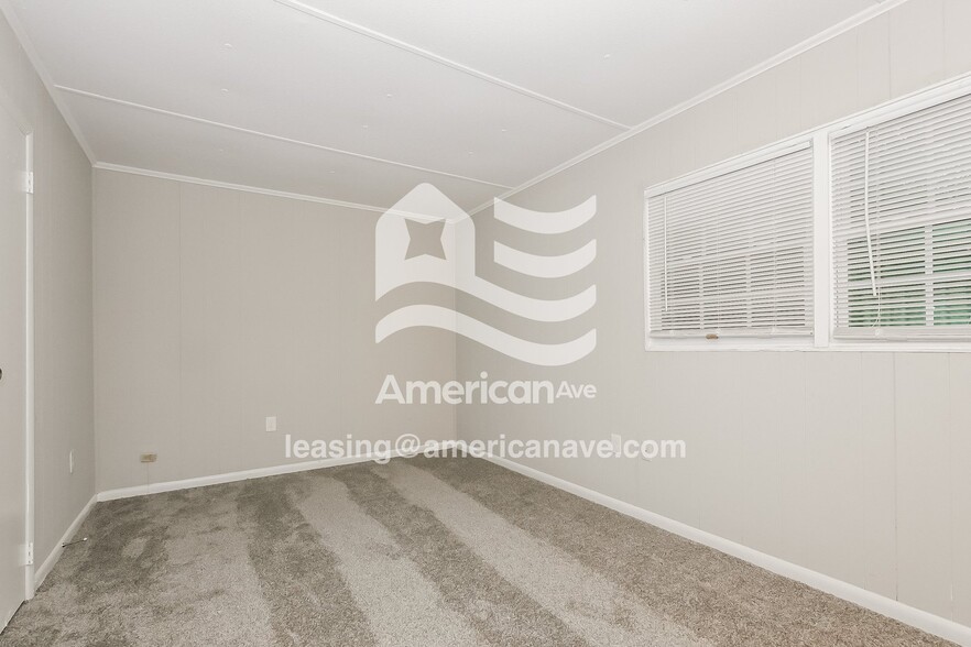 Building Photo - 129 Royal Ct