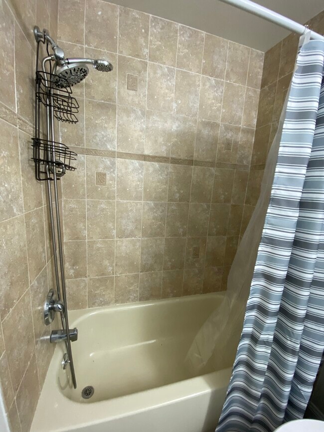 Building Photo - 1781 SE Linpark Ct