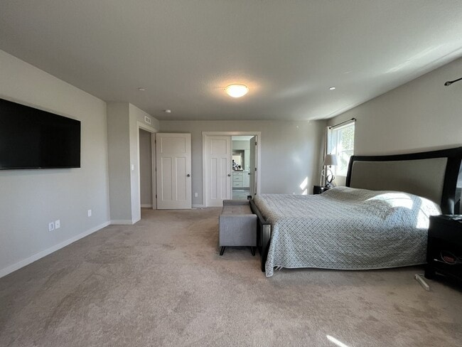 Building Photo - Spacious 5BR Home Near Mountainside High School with Loft, Balcony & Large Kitchen