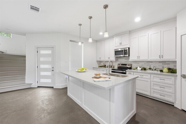 Building Photo - 12204 Hairston Cir