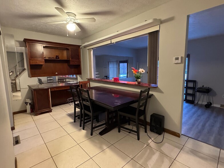 Dining area furnished - 3124 Banksville Ave
