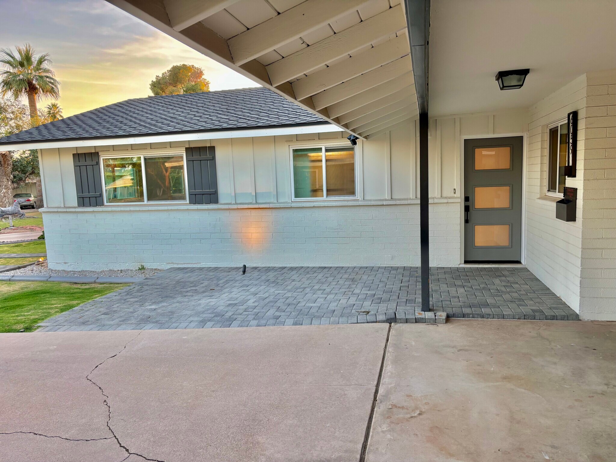 Building Photo - 6059 N 22nd Ave