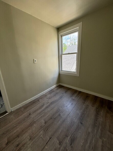 15 Davis Ave 2 - 17 Davis Ave