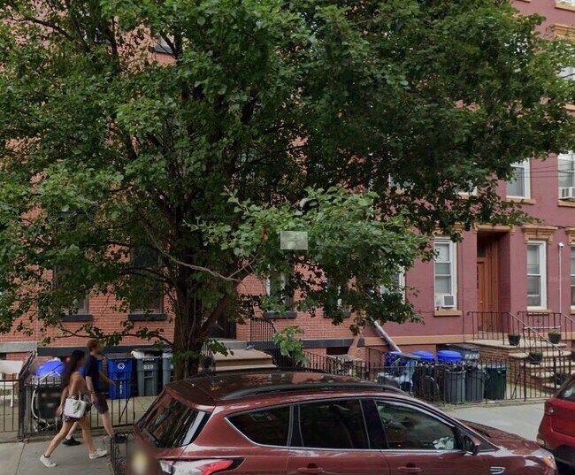 Building Photo - 929 Garden St