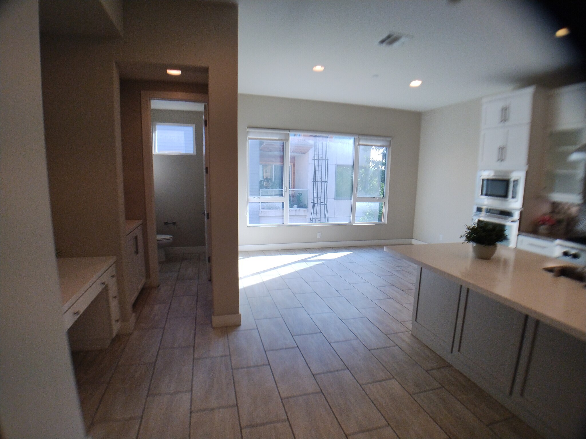 Building Photo - 139 W Live Oak Ave