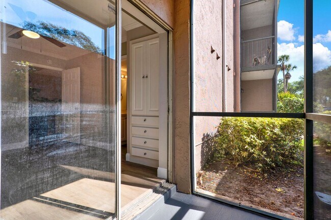 Building Photo - Newly Renovated ~ Ground Floor Condo in th...