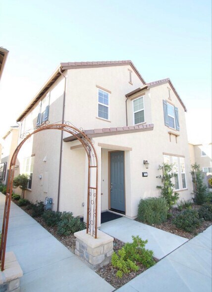 Building Photo - 192 Talmont Cir