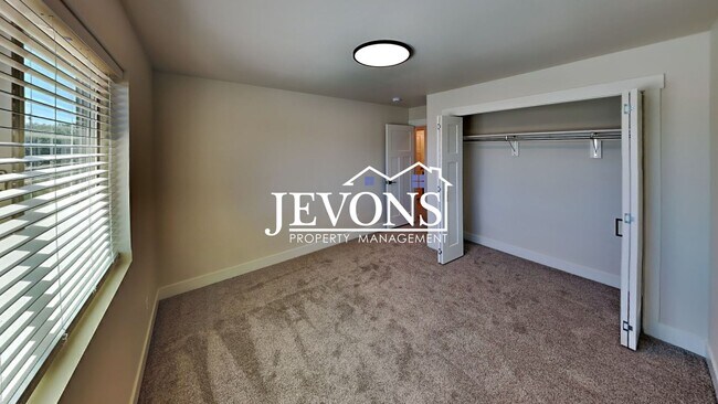 Building Photo - 413 S 97th Ave