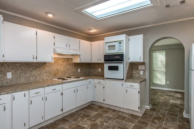 Building Photo - 973 Parkwood Ct