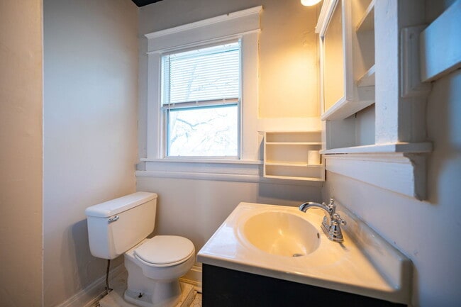 Building Photo - 1006 McAllister Ave