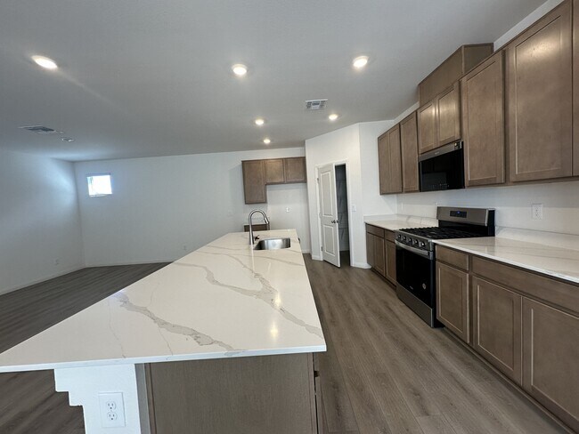 Building Photo - 6574 Tumoulin St