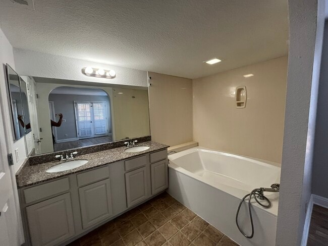 Building Photo - 1312 Bass Dr
