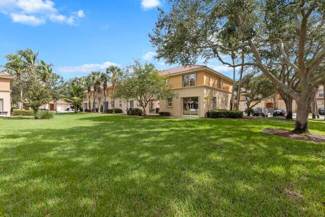 Building Photo - 340 River Bluff Ln