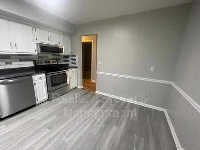 Building Photo - 1220 Gainesway Dr