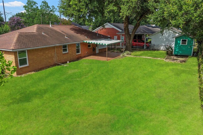Building Photo - 617 Graceland St
