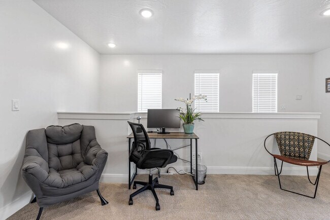 Building Photo - 350 W Old Hwy